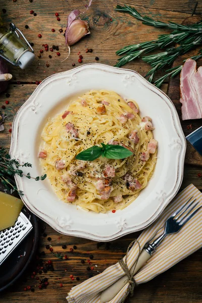 Spaghetti Alla Carbonara Pasta Alla Carbonara Con Salsa Alla Panna — Foto Stock