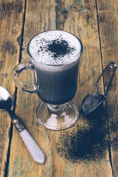 Goth Negro Carbón Gótico Latte Bebida Café Halloween Otoño Cerca — Foto de Stock