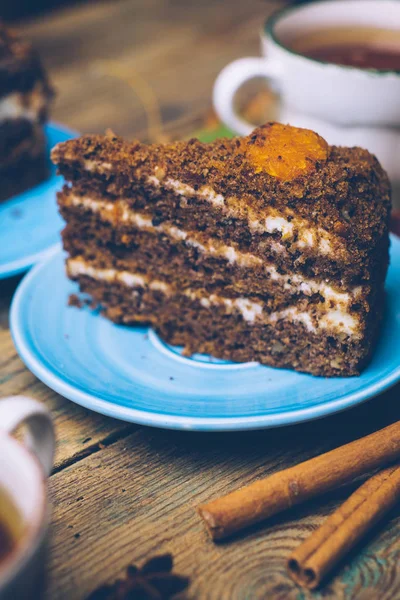 Carrot Cake Zelfgemaakte Desserts Whith Kaneel Stokjes Versierd Met Specerijen — Stockfoto