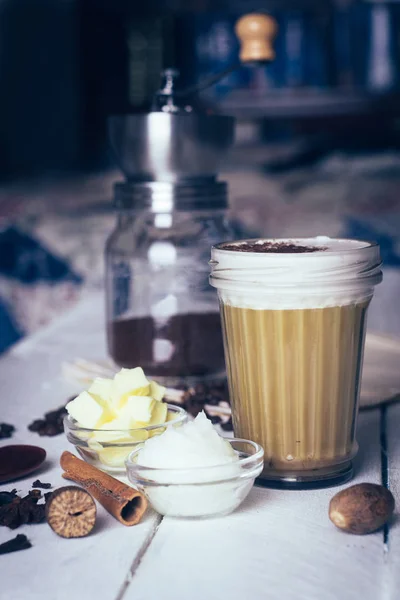 Neprůstřelná Káva Ketogenní Dieta Káva Kokosovým Olejem Máslem Ghí Pohár — Stock fotografie