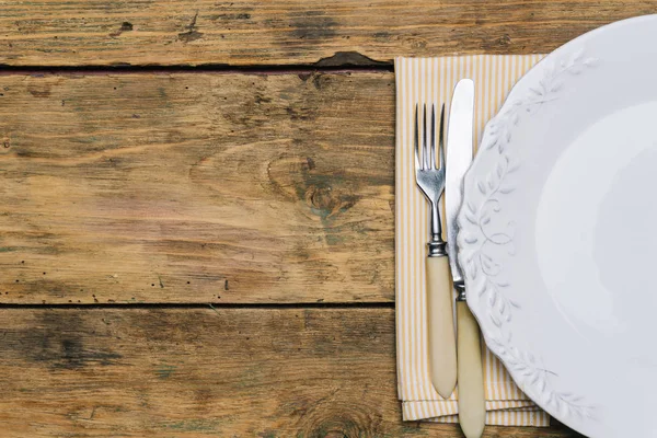 Empty White Rustic Plate Old Wooden Background Knife Fork Napkin — Stock Photo, Image