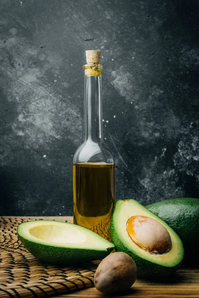 Avocado Avocado Olie Een Houten Achtergrond Kopiëren Van Ruimte — Stockfoto