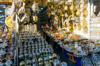 Piyasada Medina, Marakeş, Fas Fas çaya Fas Arap demir su ısıtıcılar