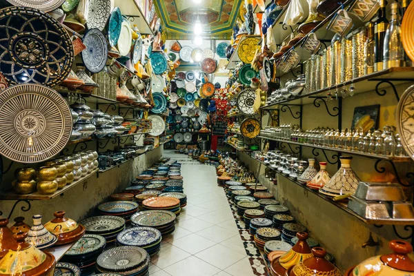 Piyasada Medine Marakeş, Fas Fas seramik (kaseleri, tabaklar, yemekler)