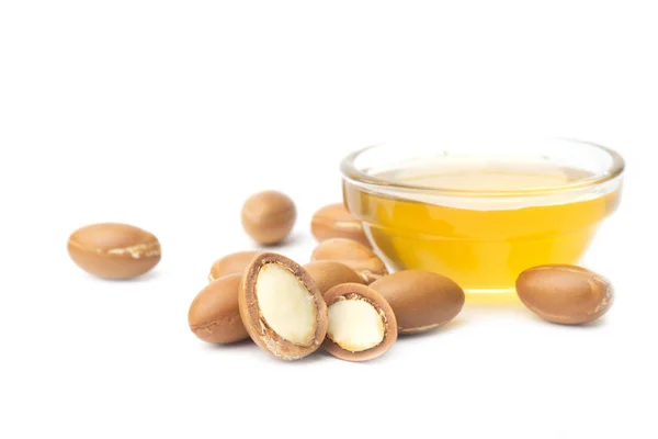 Argan Beyaz Bir Arka Plan Üzerinde Izole Tohumları Argan Yağı — Stok fotoğraf