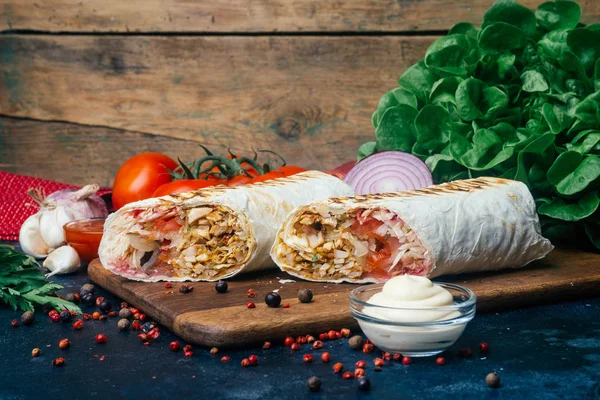 Doner Kebab Shawarma Eller Doner Sjal Grillad Kyckling Lavash Pitabröd — Stockfoto