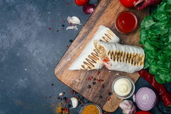 Doner Kebab Shawarma Doner Wrap Grilled Chicken Lavash Pita Bread — Stock Photo, Image