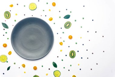 Gıda düz yatıyordu: Bahar Yaz konsepti boş levha ile. Vegan sebze