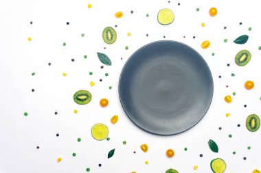 Gıda düz yatıyordu: Bahar Yaz konsepti boş levha ile. Vegan sebze