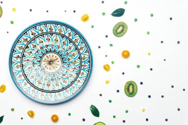 Gıda düz yatıyordu: Bahar Yaz konsepti boş levha ile. Vegan sebze