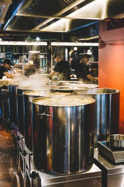  Vietnam'da pho bo çorbası pişirme