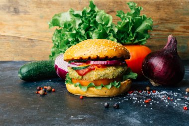 Nohut pirzola ve ve ile vejetaryen burger (ev yapımı Burger)