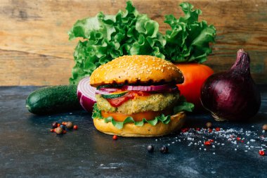 Nohut pirzola ve ve ile vejetaryen burger (ev yapımı Burger)