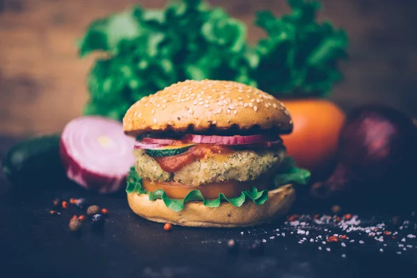 Vegetarian burger (home made burger) with chickpea cutlet and ve — Stock Photo, Image