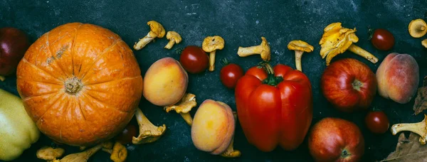 Herfst seizoensgroenten en-fruit (pompoen, peer, appels, co — Stockfoto