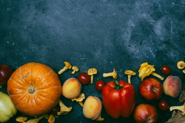 Höstsäsongens grönsaker och frukter (pumpa, päron, äpplen, Co — Stockfoto