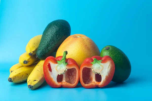 Frutas Legumes Verão Fundo Azul Claro Colheita Vitaminas Vegetariano Vegan — Fotografia de Stock