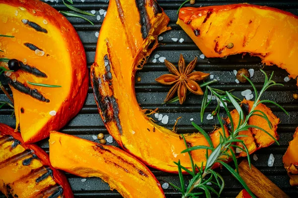 Izgara ve fırında balkabağı. Sebze ve balkabağı hasadı.