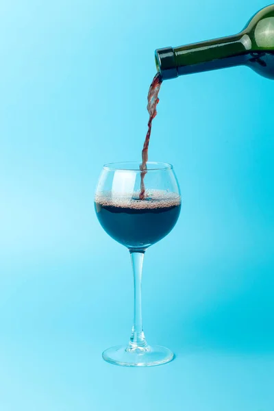 Wein Wird Ein Glas Gegossen Rotwein Wird Zur Verkostung Ein — Stockfoto