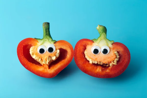 Legumes Engraçados Para Crianças Pimentos Alegres Com Olhos Sorrisos Comida — Fotografia de Stock