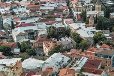Tiflis, Gürcistan - 25 Ağustos 2025: Eski Tiflis Hava Manzarası. Turizm arka planı. Yüksek kalite fotoğraf