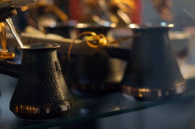 düşük bir anahtar kum üzerinde pişmiş hoş kokulu kahve