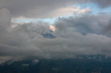 Bulut Kaplı Pachchuli Himalaya Tepesi - Khaliya Top Munsiyari, Uttarakhand -