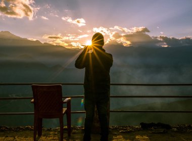 Himalayalar Khaliya Top, Munsiyari Mobil Gündoğumu Yakalama - Uttarakhand