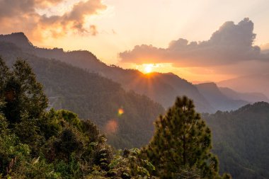 Himalayalar'da Güzel Gün Batımı - Munsiyari, Uttarakhand, Hindistan -