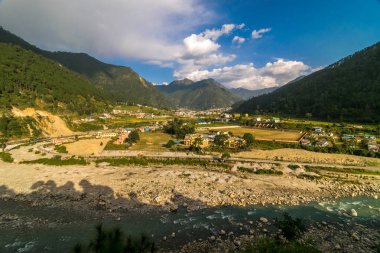 Himalayalar'daki Şehir Fotoğrafı - Uttarakashi, Uttarakhand, Hindistan