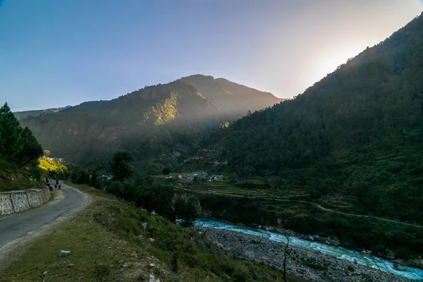 喜马拉雅山的日出 从乌塔拉卡什前往甘戈特里的风景 乌塔拉坎德 — 图库照片