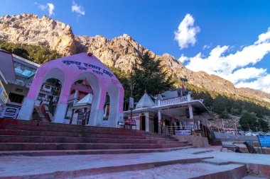 Gangotri, Uttrakhand, hindistan - 8 Ekim 2018 : Gangotri Tapınağı Hindu Hacı Kasabası - Bhagirathi Nehri Ghat -