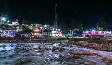 Gangotri, Uttrakhand, hindistan - 8 Ekim 2018 : Bhagirathi Nehri Ghat in Nights, Gangotri Hindu Pilgrim Town -
