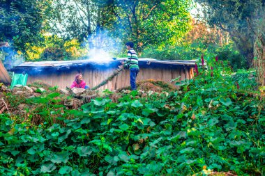Sankri Range, Uttarakhand, Hindistan - 7 Ekim 2018 : Himalayalar'da Çalışan İnsanların Fotoğrafı