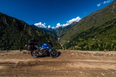 Darma Vadisi'nde Motosiklet Rider - Uttarakhand Dugtu Vadisi