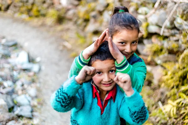 Kullu, Himachal Pradesh, Indie-04 lutego, 2019: zdjęcie dziecka Himalayan w Himazynie — Zdjęcie stockowe