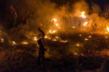 Kullu, Himachal Pradesh, Hindistan - 07 Aralık 2018 : Himalayalar'da Geleneksel Şekilde Diwali kutlaması