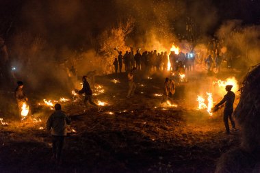 Kullu, Himachal Pradesh, Hindistan - 07 Aralık 2018 : Himalayalar'da Geleneksel Şekilde Diwali kutlaması
