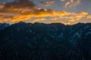 Himalayalar'da gün batımı - Dağlarda güzel akşam -