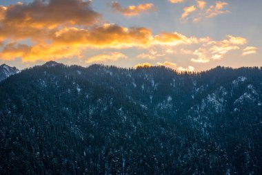 Himalayalar'da gün batımı - Dağlarda güzel akşam -