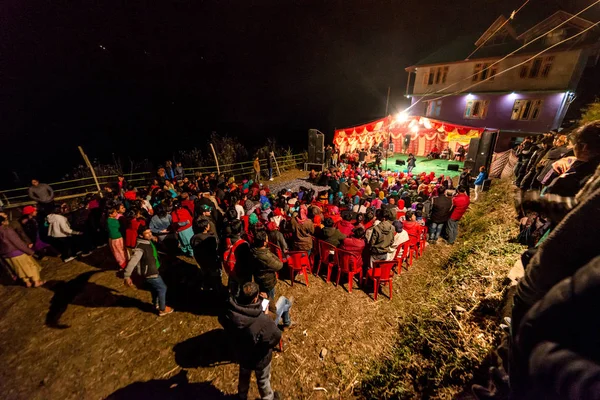 Kullu, Himachal Pradesh, Hindistan - 07 Aralık 2018 : Himalayalarda Yerel Geleneksel Dans — Stok fotoğraf