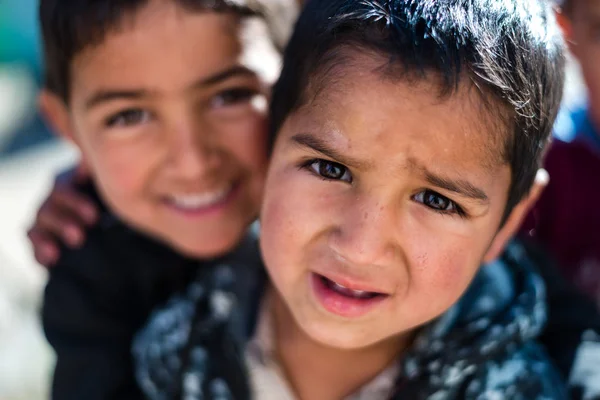 Kullu, Himachal Pradesh, India-december 08 2018: foto van Himalaya kinderen in de bergen, Himalaya mensen - — Stockfoto