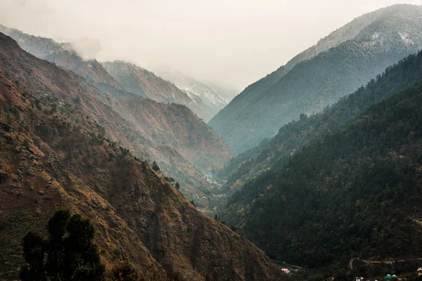 The layers of the foggy mountains in India — Stock Photo, Image