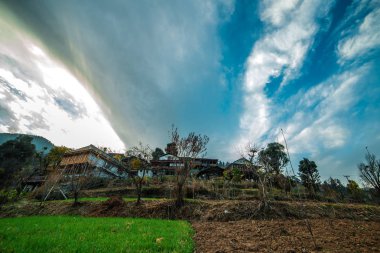 Hint Himalaya'daki Dağ Zirveleri'nde gün batımı sahnesi