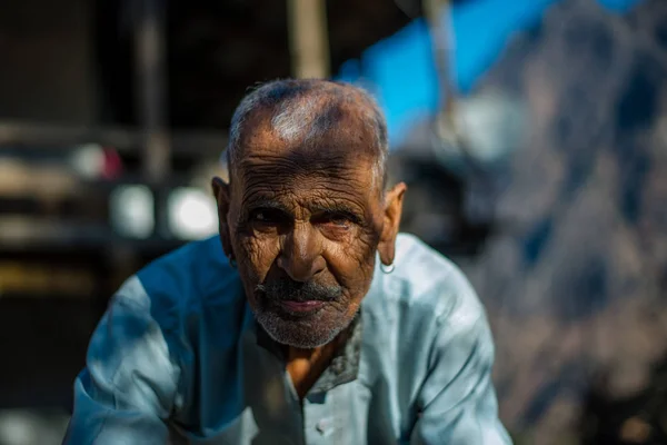 库尔卢，喜玛拉雅邦，印度 - 2019年1月17日 ： 喜马拉雅山老人的肖像 - — 图库照片