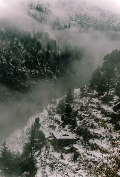 Foto de paisaje cubierto de nieve en himalyas  - — Foto de Stock