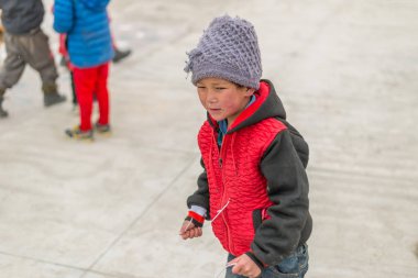 Spiti, Himachal Pradesh, Hindistan - 24 Mart 2019 : Himalaya çocuklarının spiti fotoğrafı