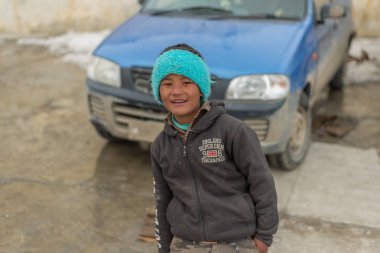 Spiti, Himachal Pradesh, Hindistan - 24 Mart 2019 : Himalaya çocuklarının spiti fotoğrafı