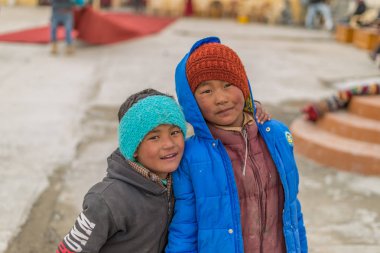 Spiti, Himachal Pradesh, Hindistan - 24 Mart 2019 : Himalaya çocuklarının spiti fotoğrafı
