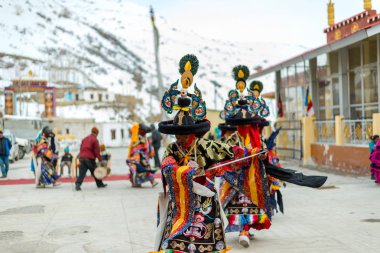 Spiti, Himachal Pradesh, Hindistan - 24 Mart 2019 : Geleneksel Lama Maskesi Dansı